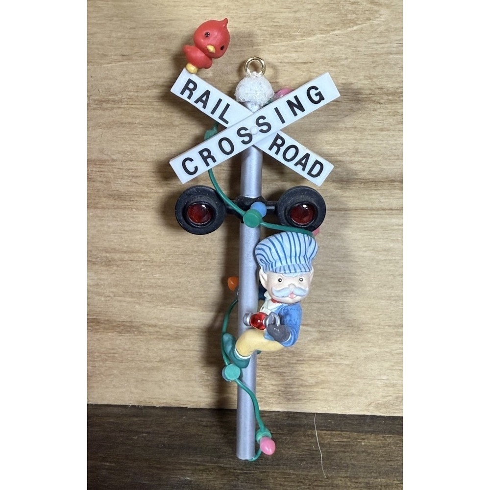 Enesco Treasury Railroad Repairs Ornament Handy Dandy Elf‎ R Silmore Boxed
